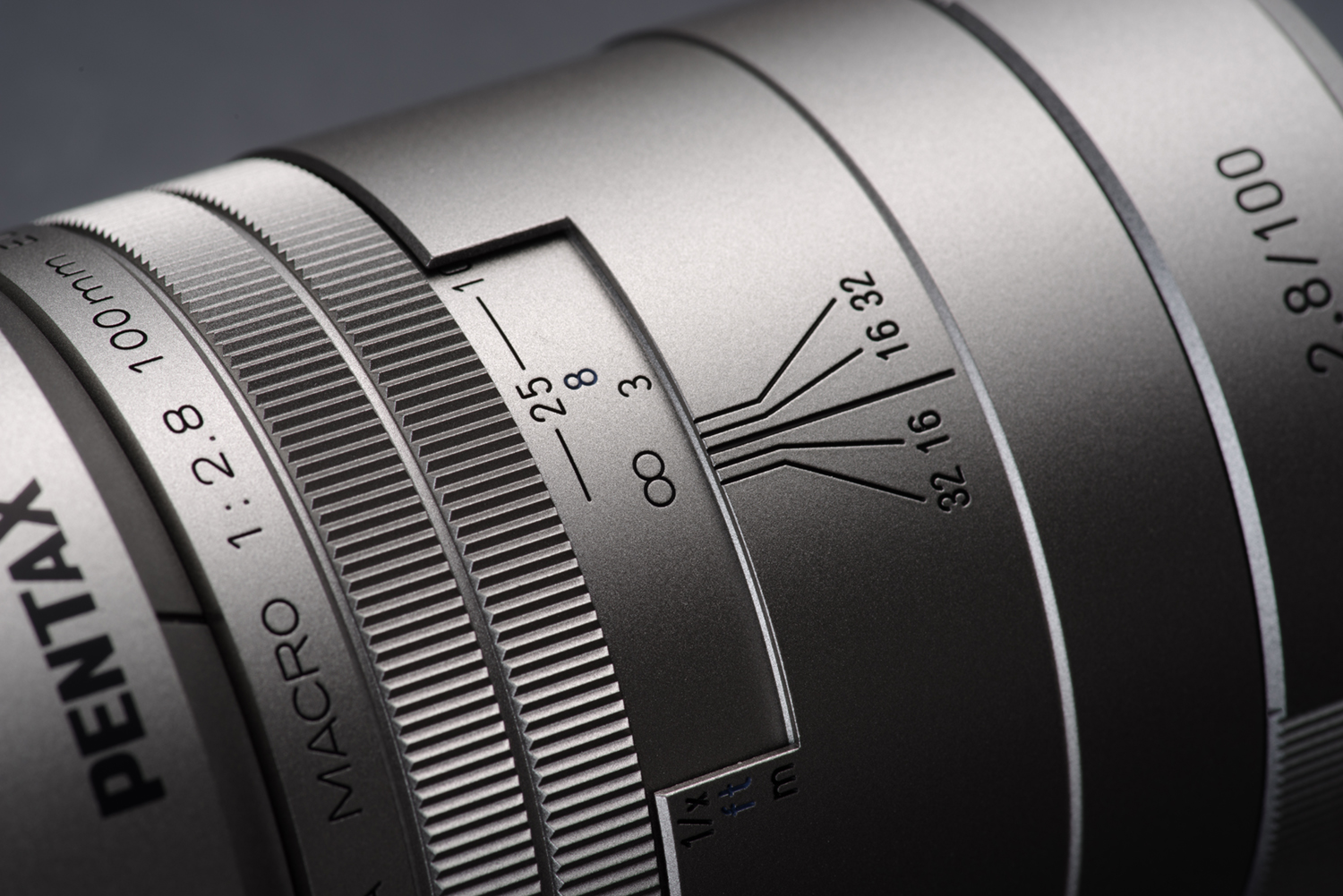 Obiektyw Pentax 100 mm f/2.8 HD ED D-FA Macro WR srebrny