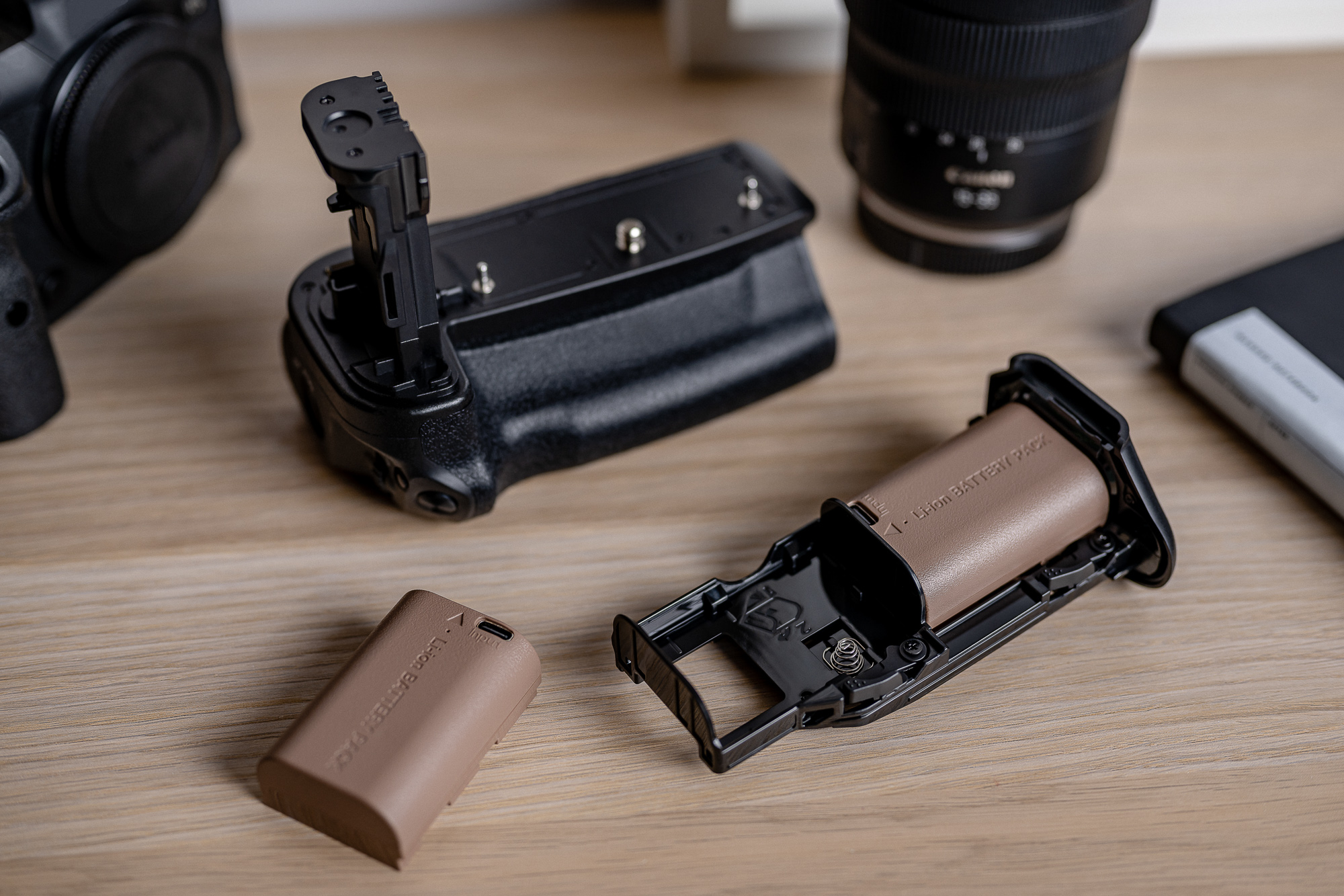 Grip Newell Battery Pack BG-E22 do Canon