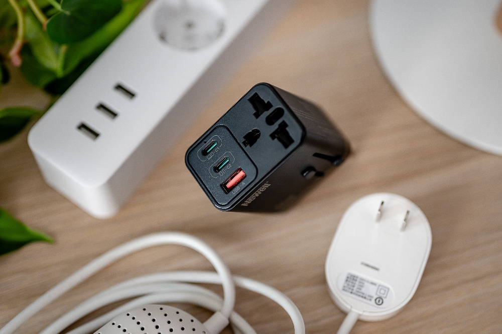 Newell Ładowarka sieciowa GaN travel adapter 65 W