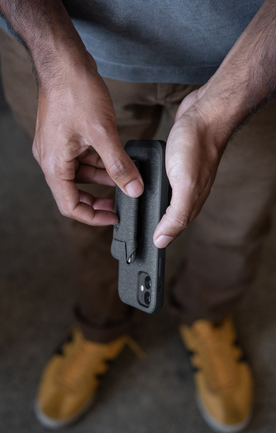 Peak Design Mobile Wallet Stand magnetyczny portfel do telefonu (podstawka) żółty