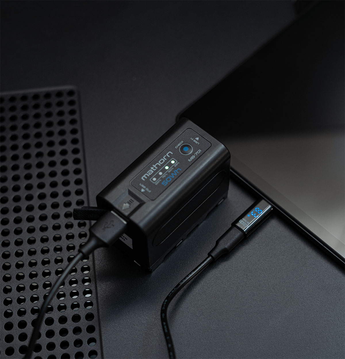 Mathorn Miernik Adapter MPMA-10AC60 - USB A do C LED, PD 60W, 3A, VAW 10Gbps